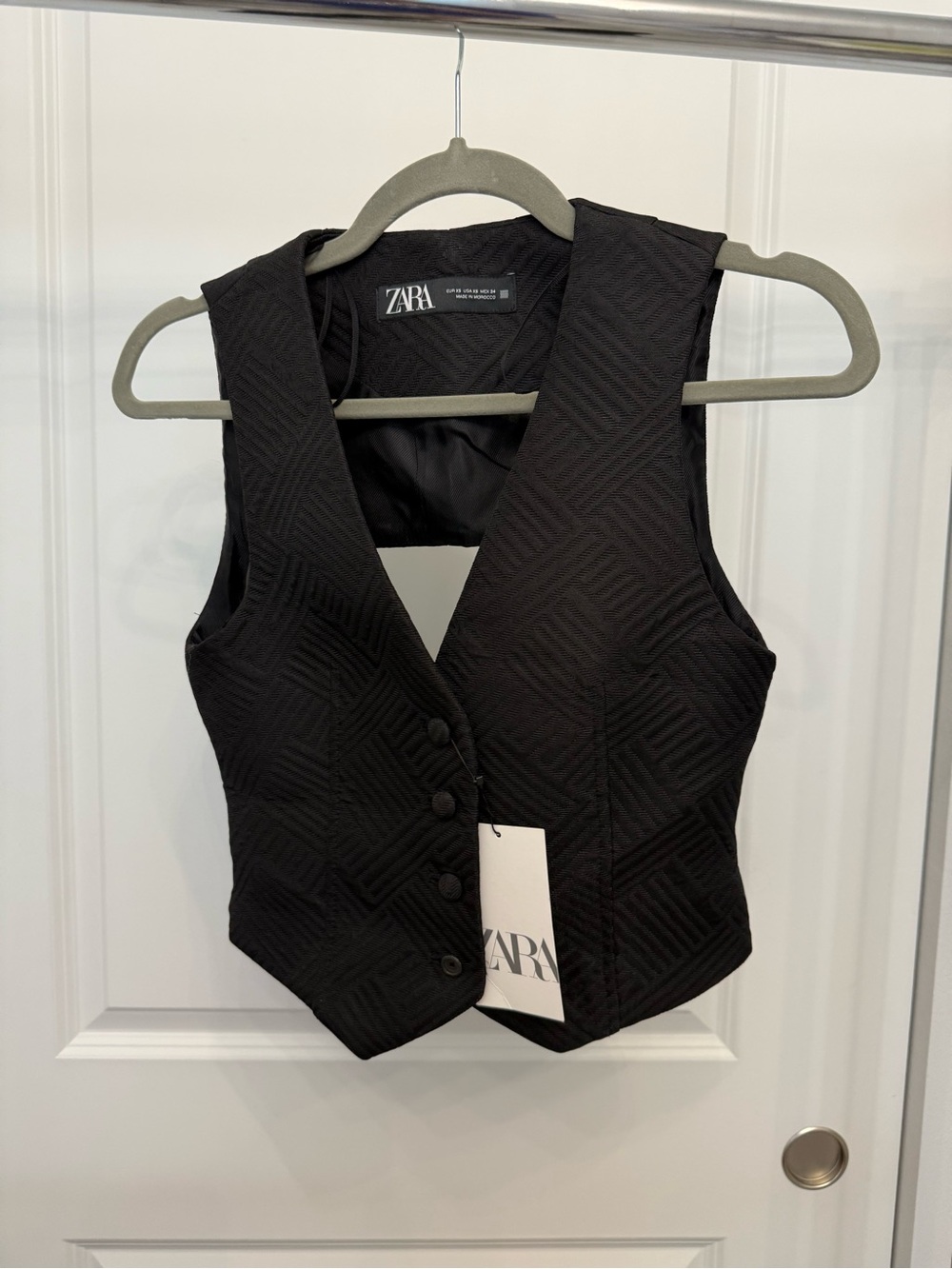Zara Black Textured V-Neck Buttoned Vest